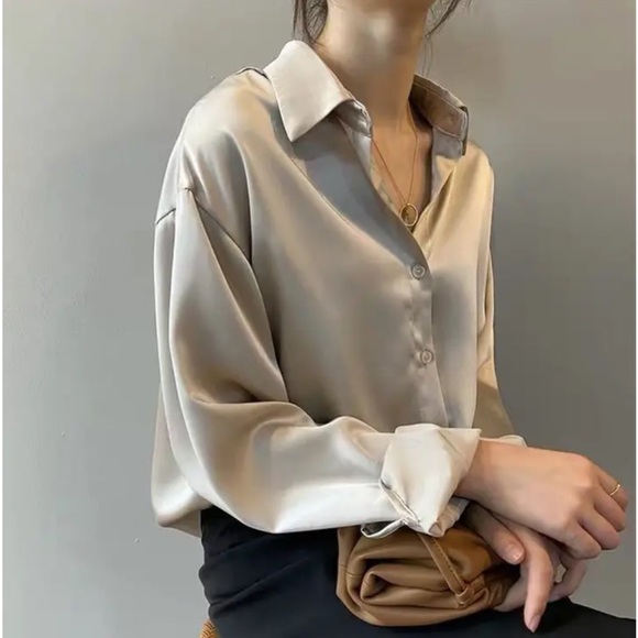 Black satin blouse shirt button down NWT flowy top collar - Picture 4 of 5